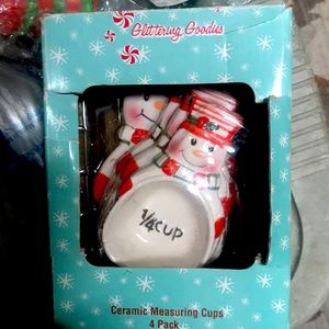 Christmas measuring cups and 3 Christmas small Art Deco